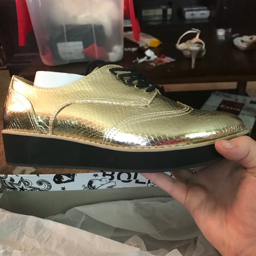 Wingtip oxfords